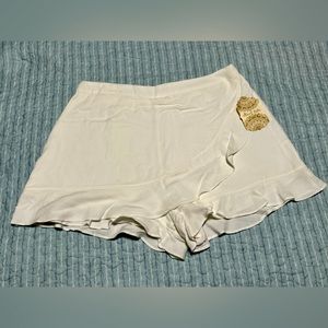 NWT Altar’d State white lined skort, size large